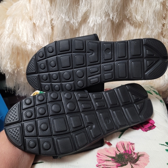 NWOT. Lifeguard Slide On Sandals. Size 12. (89) - Picture 4 of 5